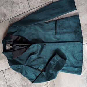 Asos women's emerald green velvet blazer, single breasted satin lapel.